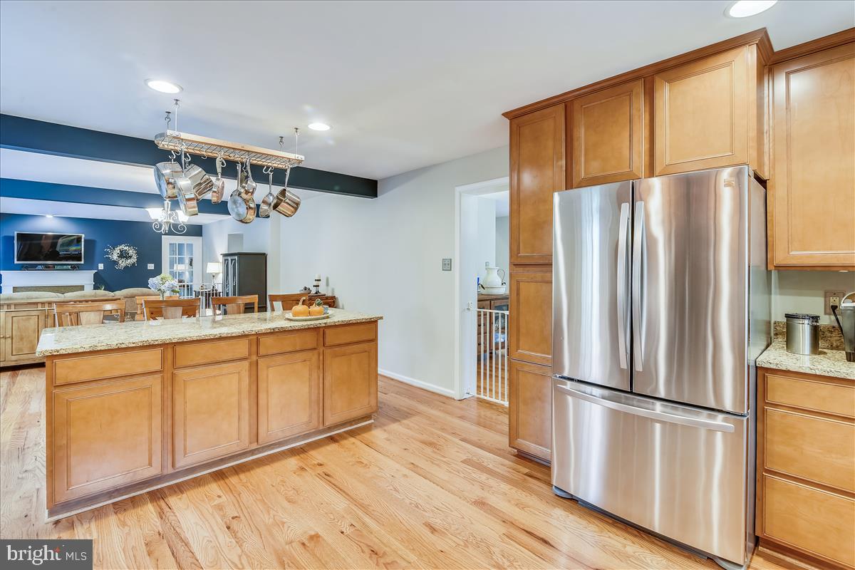 18269 Canby Road Leesburg, VA 20175 - Photo 20 of 62 Fantastic Island with plenty of seating