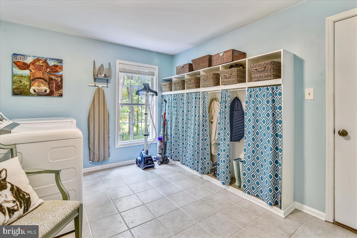 18269 Canby Road Leesburg, VA 20175 - Photo 29 of 62 Incredible Laundry Room