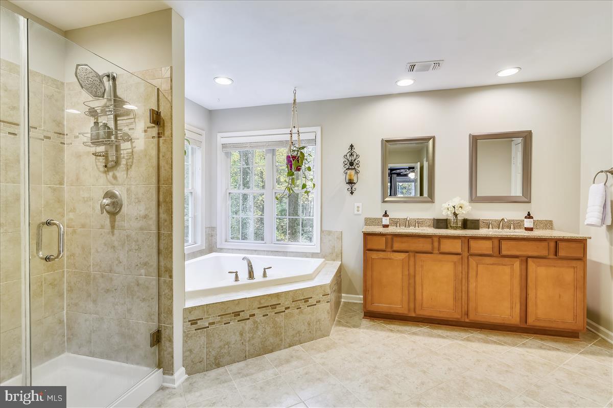 18269 Canby Road Leesburg, VA 20175 - Photo 34 of 62 Owner's Bath with double sinks