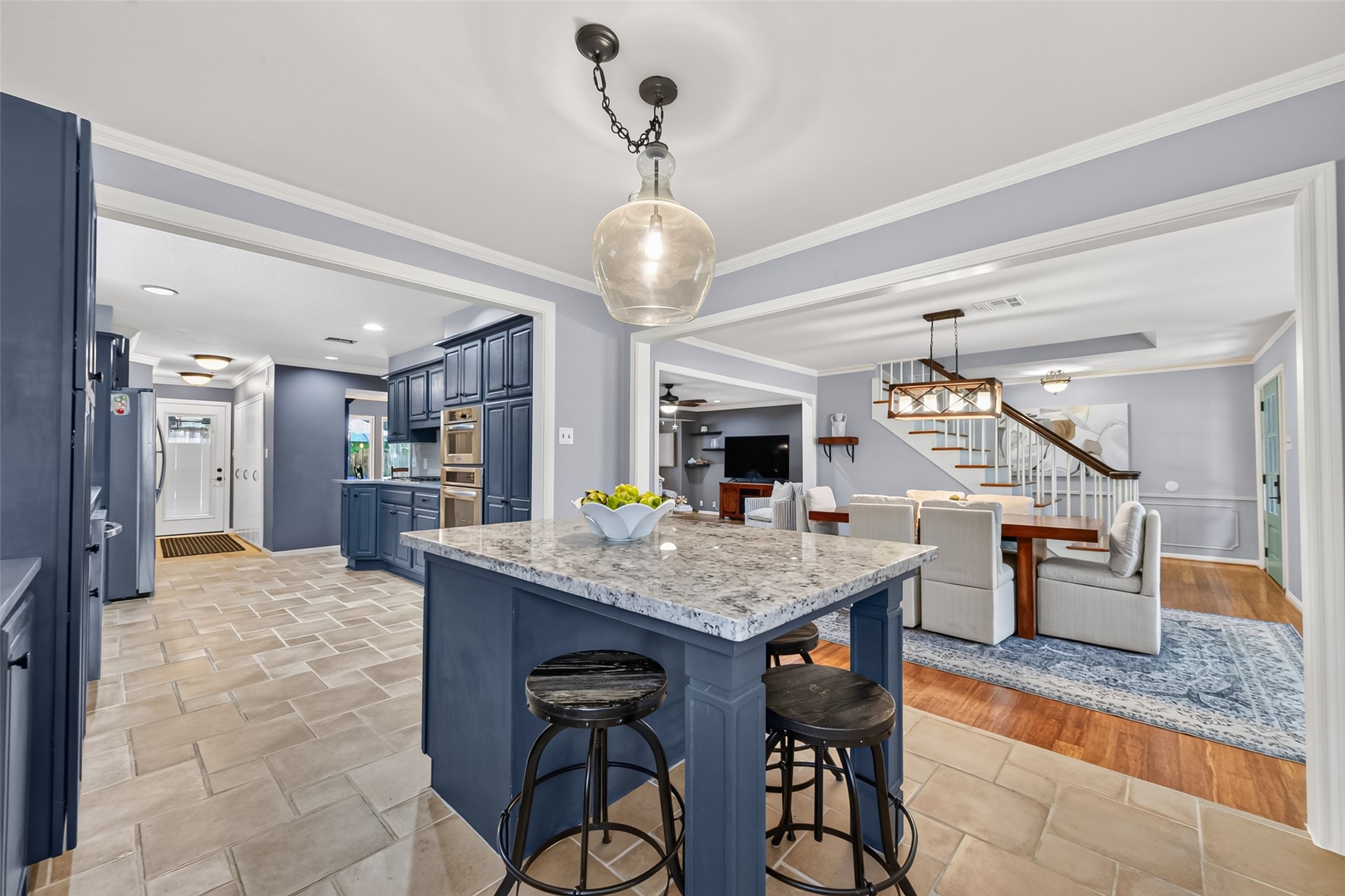 13506 Apple Tree Road Houston, TX 77079 - Photo 11 of 50 Island - So much room in this kitchen!