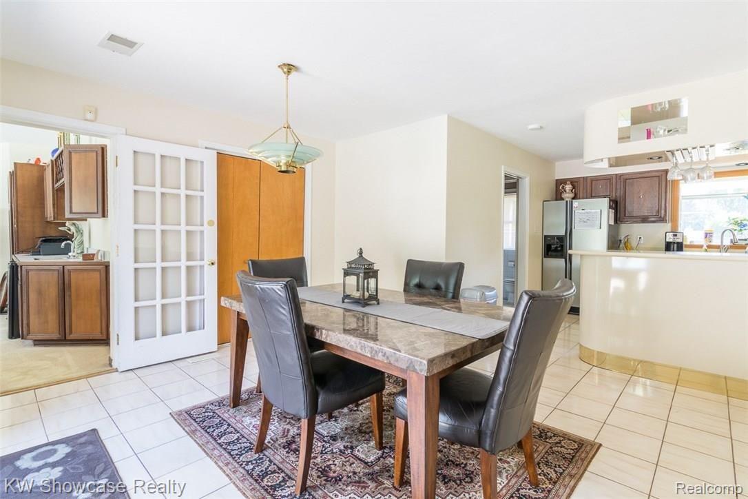 2584 Mcclintock Road Bloomfield Hills, MI 48302 - Photo 15 of 41 dinning room