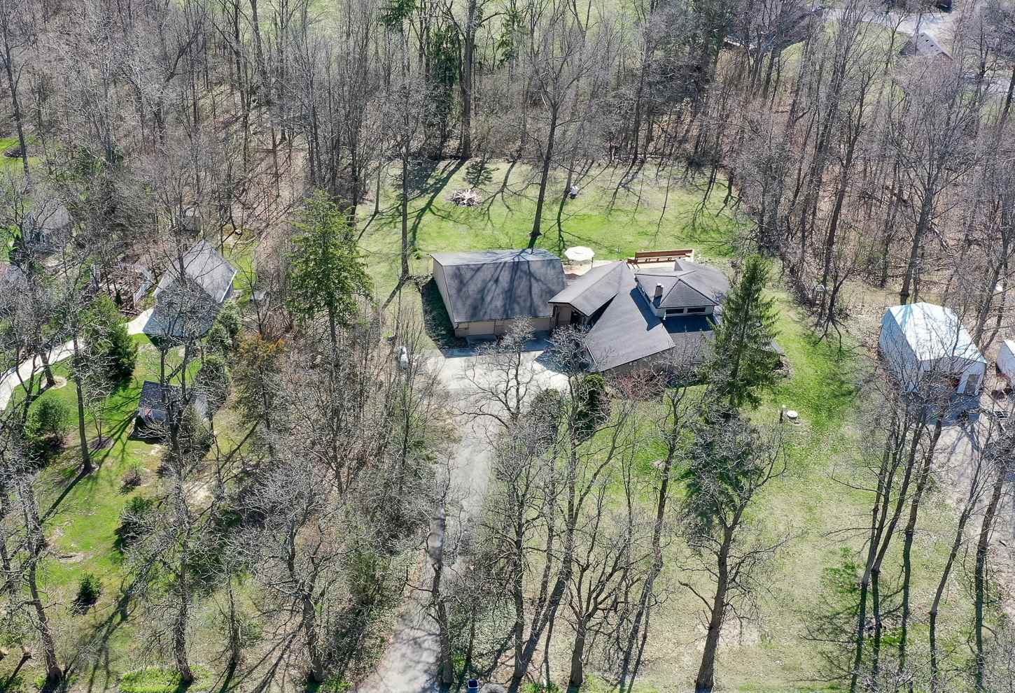 5533 Leesburg Road Fort Wayne, IN 46818 - Photo 1 of 36