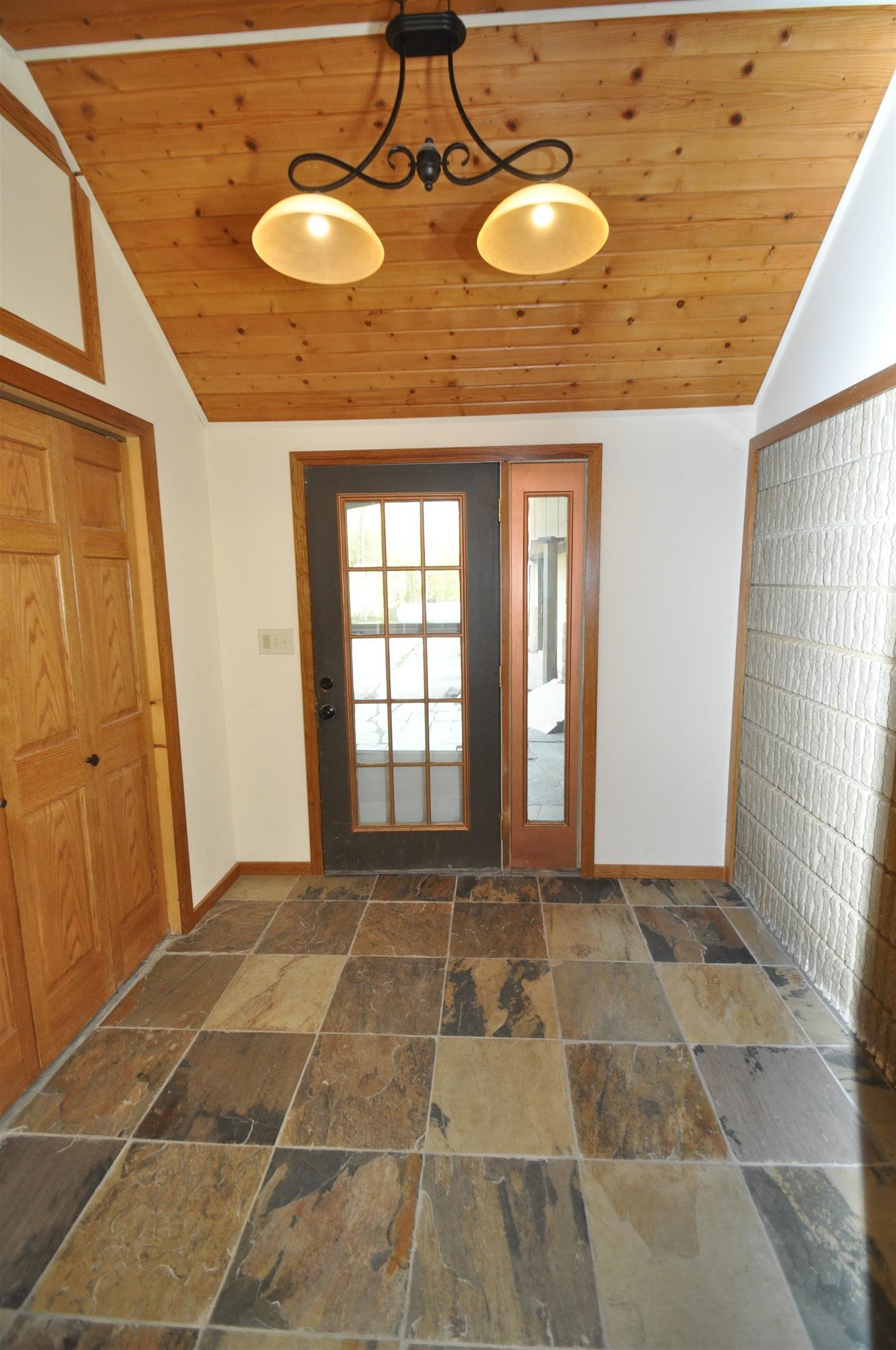 5533 Leesburg Road Fort Wayne, IN 46818 - Photo 8 of 36