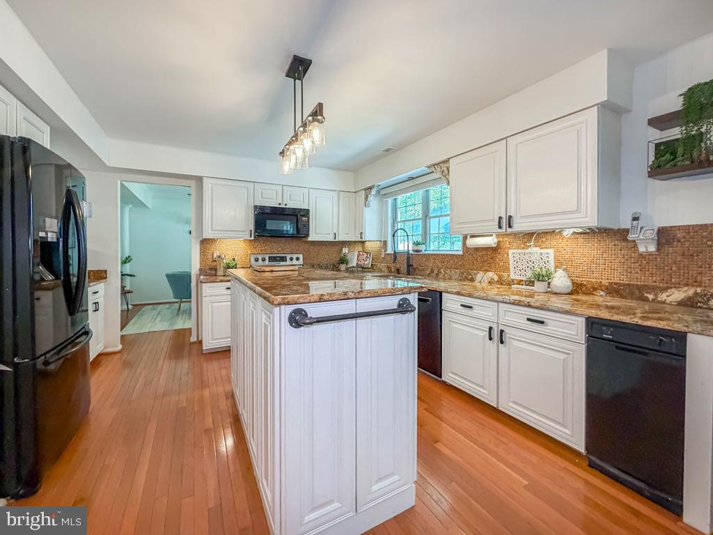 152 Aspen Road Yardley, PA 19067 - Photo 10 of 42 Kitchen