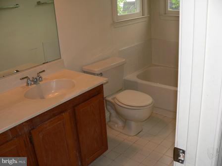 7914 Morning Ride Court Alexandria, VA 22315 - Photo 22 of 24 Bath (Master)