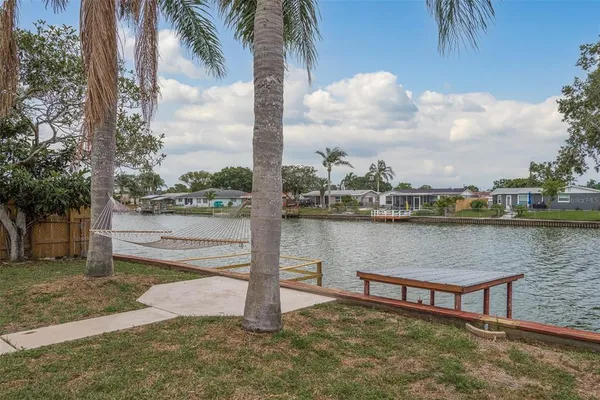 $2,350 | 4036 Sunray Drive, Holiday, FL 34691