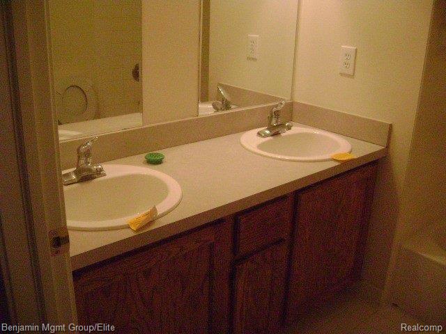 16751 28 Mile Road Ray, MI 48096 - Photo 11 of 12 Bathroom