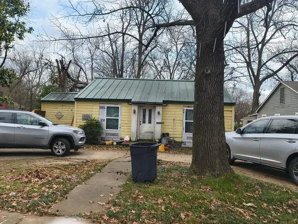 a view of a house with a back yard