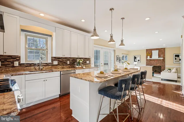 $1,425,000 | 10606 Maplecrest Lane, Potomac, MD 20854