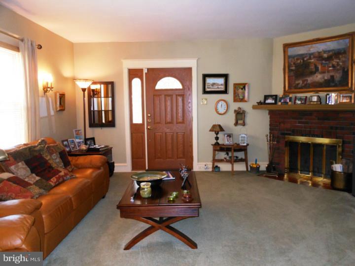 359 Oak Road Glenside, PA 19038 - Photo 5 of 23 Gallery Image 5