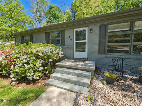 $400,000 | 202 Crest Road, Cary, NC 27513