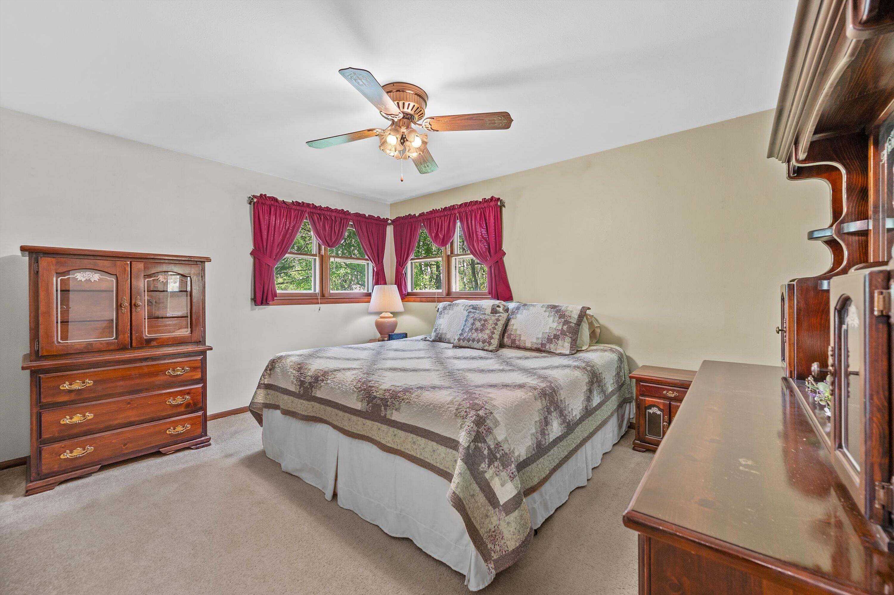 405 Plat Road Richfield, WI 53017 - Photo 17 of 42 Primary Bed