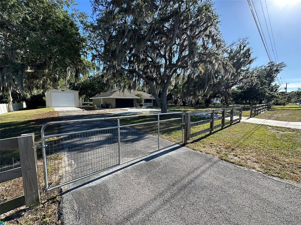 203 Kent Road Lakeland, FL 33809 - Photo 31 of 37 Gallery Image 31