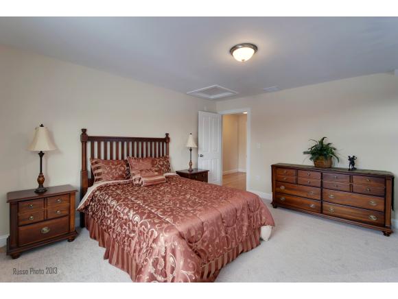 54 Sherburne Road Pelham, NH 03076 - Photo 10 of 13 Gallery Image 10