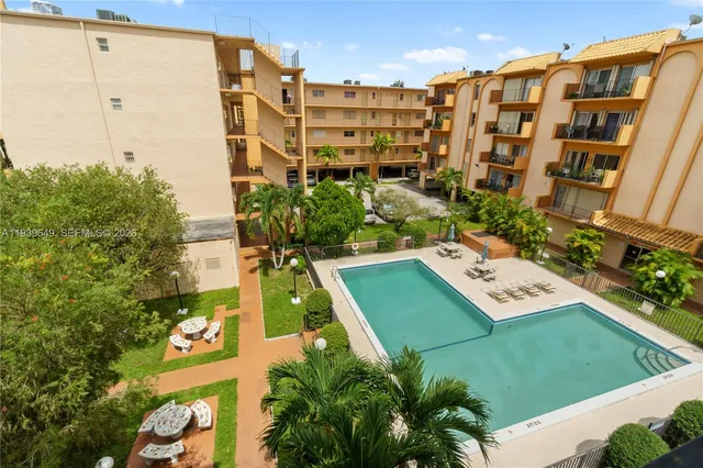 $2,300 | 1950 West 54th Street, Unit 205, Hialeah, FL 33012