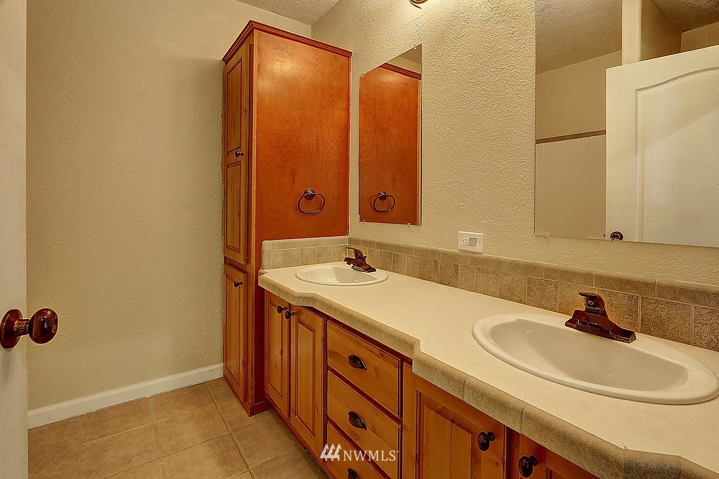 1404 Eagle Ridge Road Oak Harbor, WA 98277 - Photo 14 of 19 Gallery Image 14
