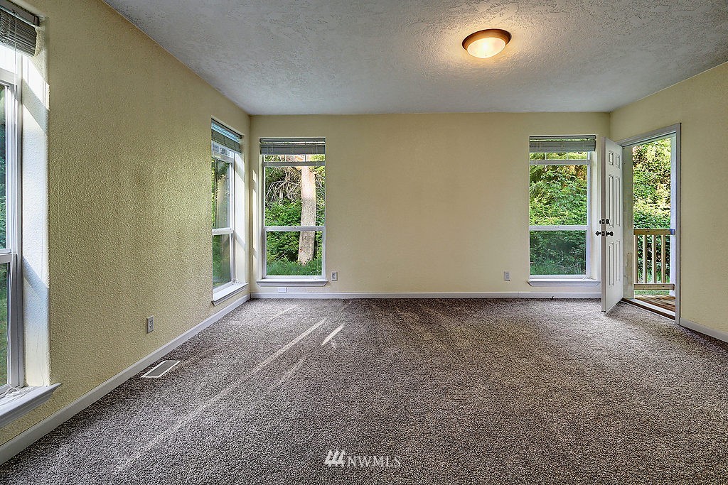1404 Eagle Ridge Road Oak Harbor, WA 98277 - Photo 17 of 19 Gallery Image 17