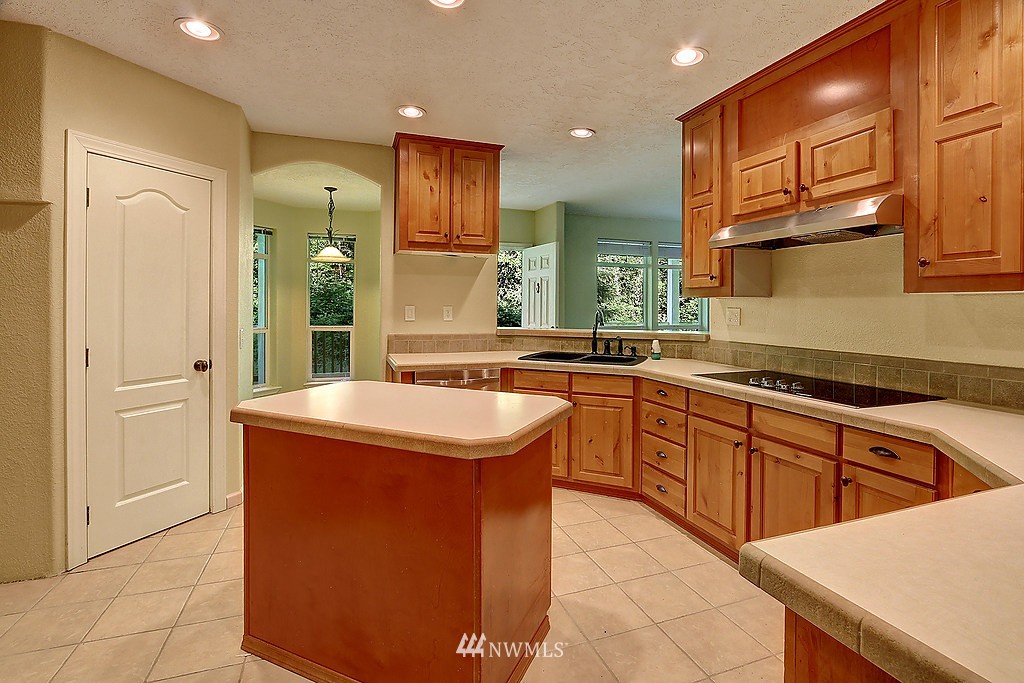 1404 Eagle Ridge Road Oak Harbor, WA 98277 - Photo 3 of 19 Gallery Image 3