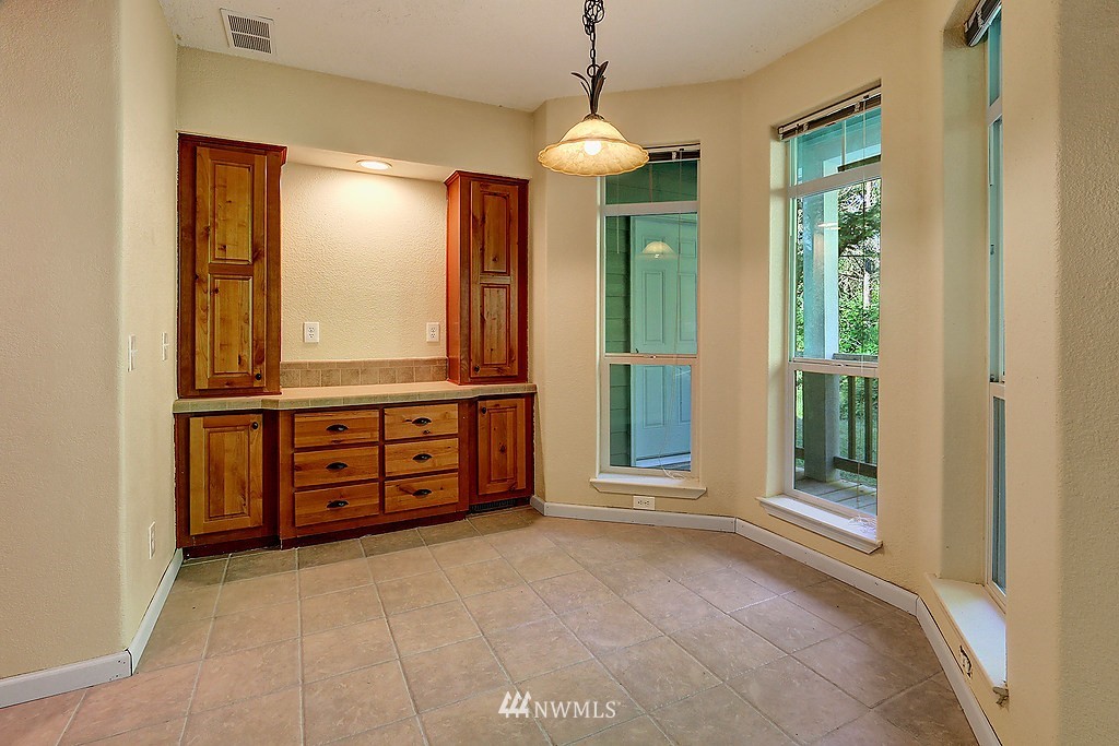 1404 Eagle Ridge Road Oak Harbor, WA 98277 - Photo 4 of 19 Gallery Image 4