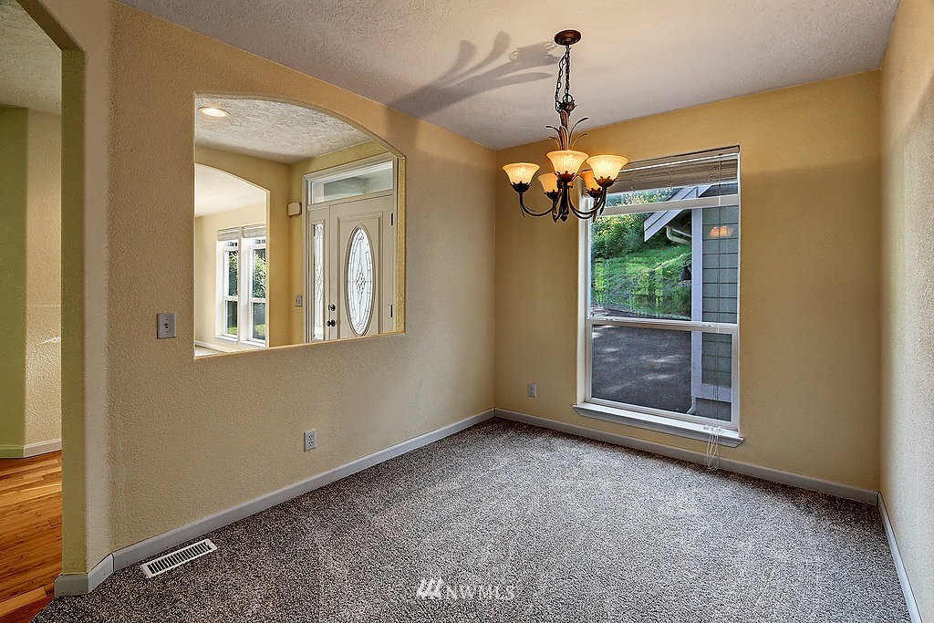 1404 Eagle Ridge Road Oak Harbor, WA 98277 - Photo 5 of 19 Gallery Image 5