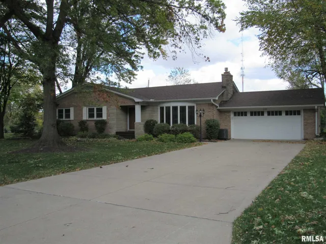 $2,500 | 233 Manor Drive, Riverdale, IA 52722