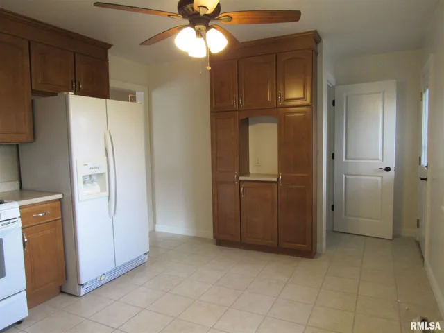 $2,500 | 233 Manor Drive, Riverdale, IA 52722