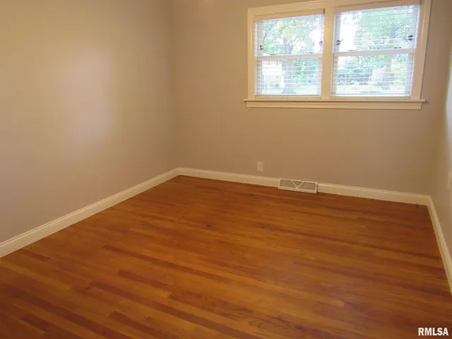 $2,500 | 233 Manor Drive, Riverdale, IA 52722