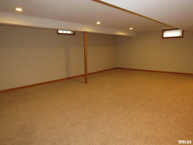 $2,500 | 233 Manor Drive, Riverdale, IA 52722