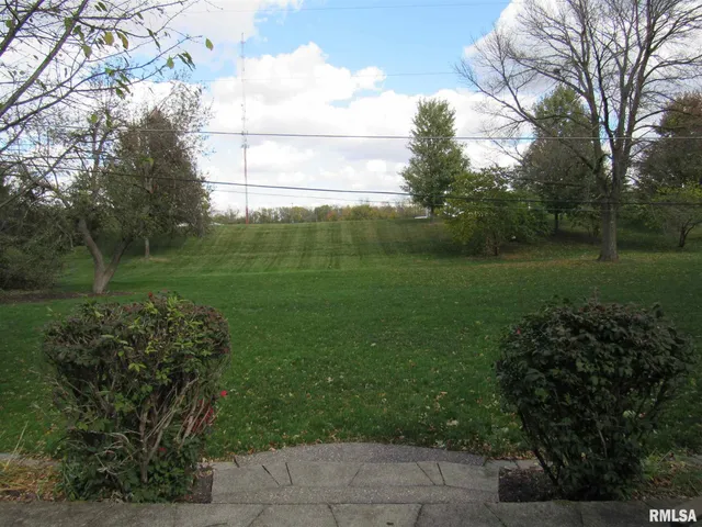 $2,500 | 233 Manor Drive, Riverdale, IA 52722