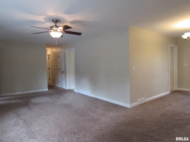 $2,500 | 233 Manor Drive, Riverdale, IA 52722