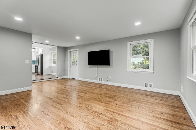 27 Dogwood Road Morris Plains, NJ 07950 - Photo 10 of 25