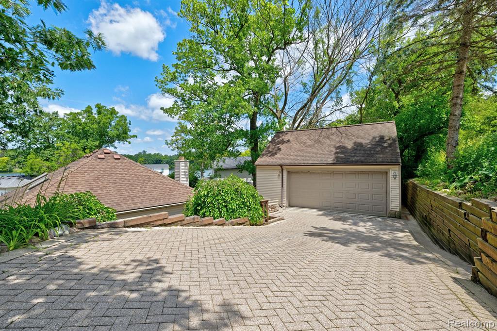 1523 Rochester Road Leonard, MI 48367 - Photo 7 of 62 Gallery Image 7