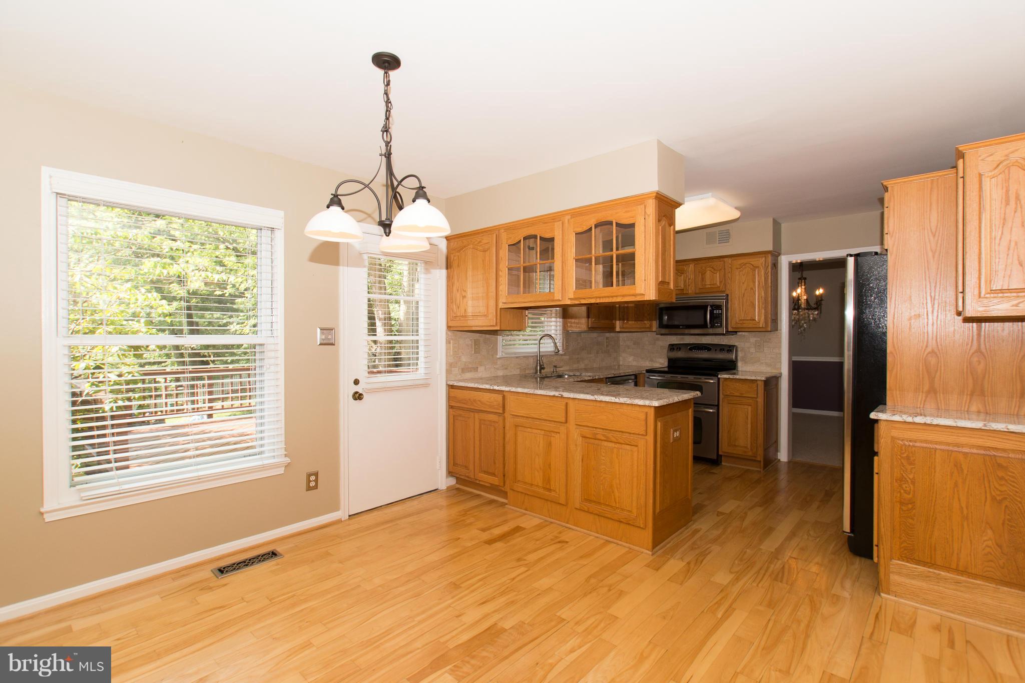 9101 Rockefeller Lane Springfield, VA 22153 - Photo 8 of 24 Eat in Kitchen