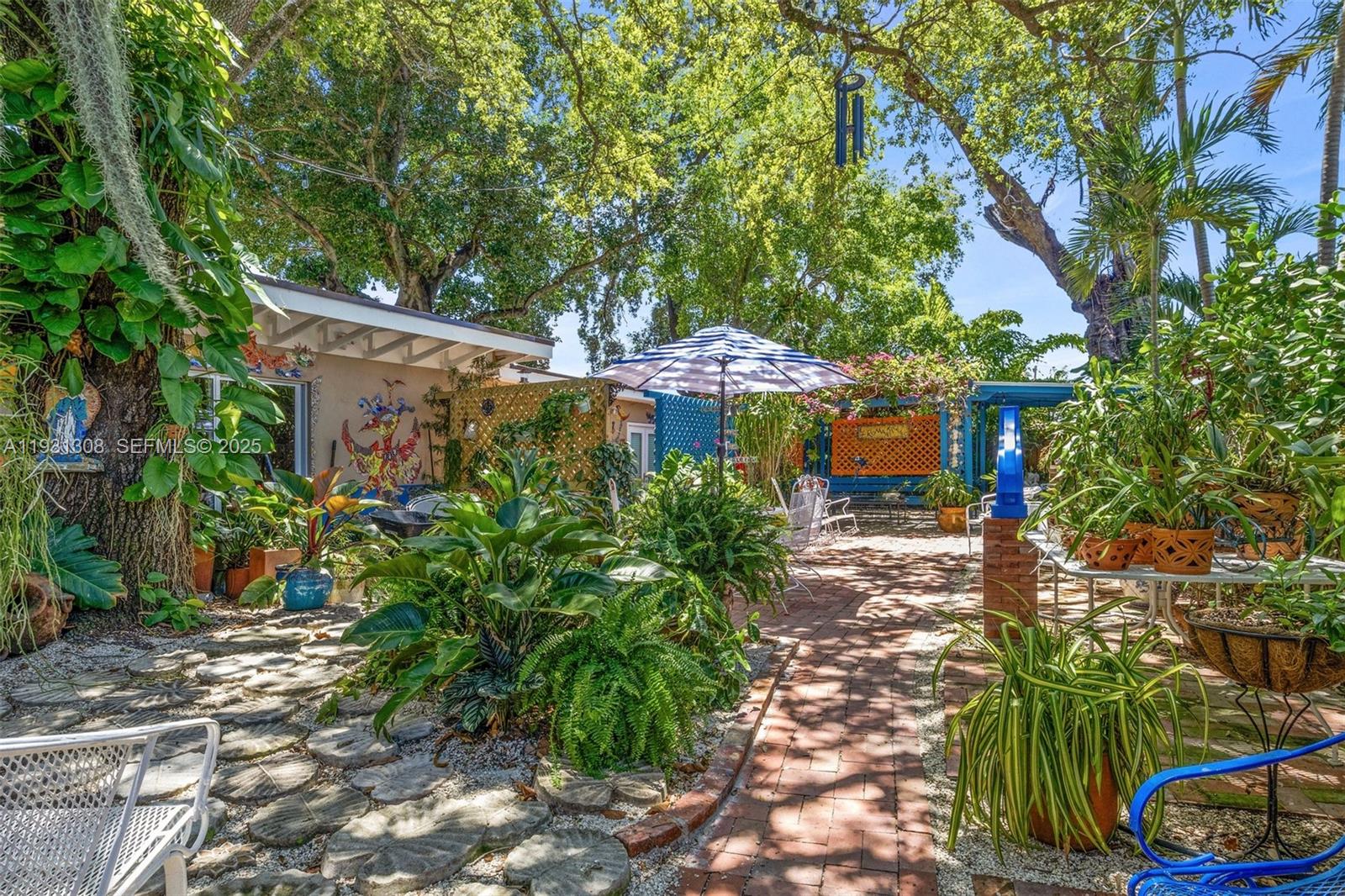 a view of a patio
