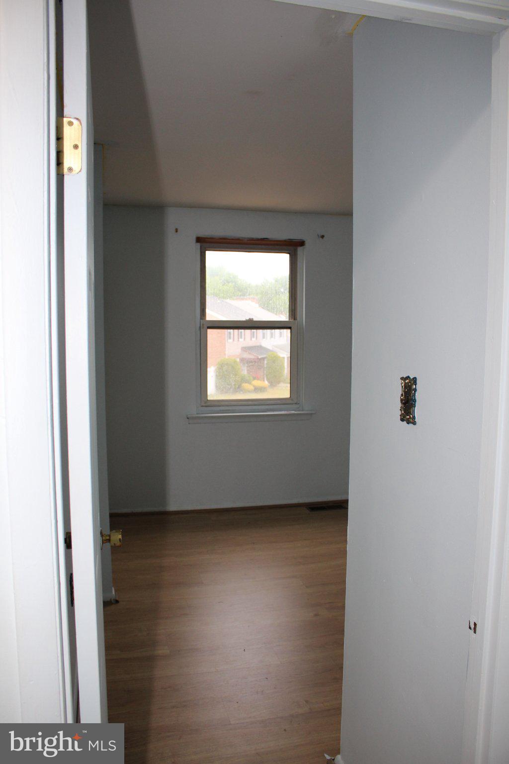 146 Oakmont Road Clementon, NJ 08021 - Photo 24 of 29 Bright and airy entryway view.