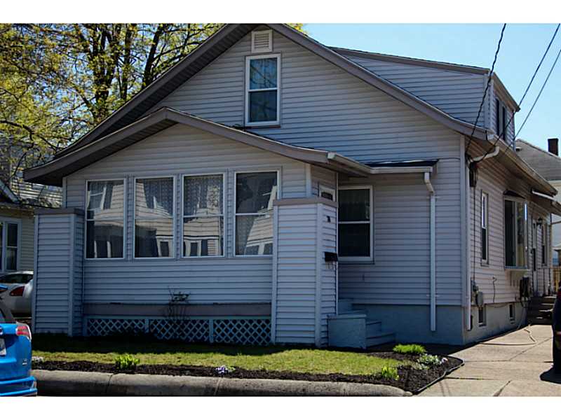 39 Whittier Road Pawtucket, RI 02861 - Photo 1 of 16 Exterior Front.