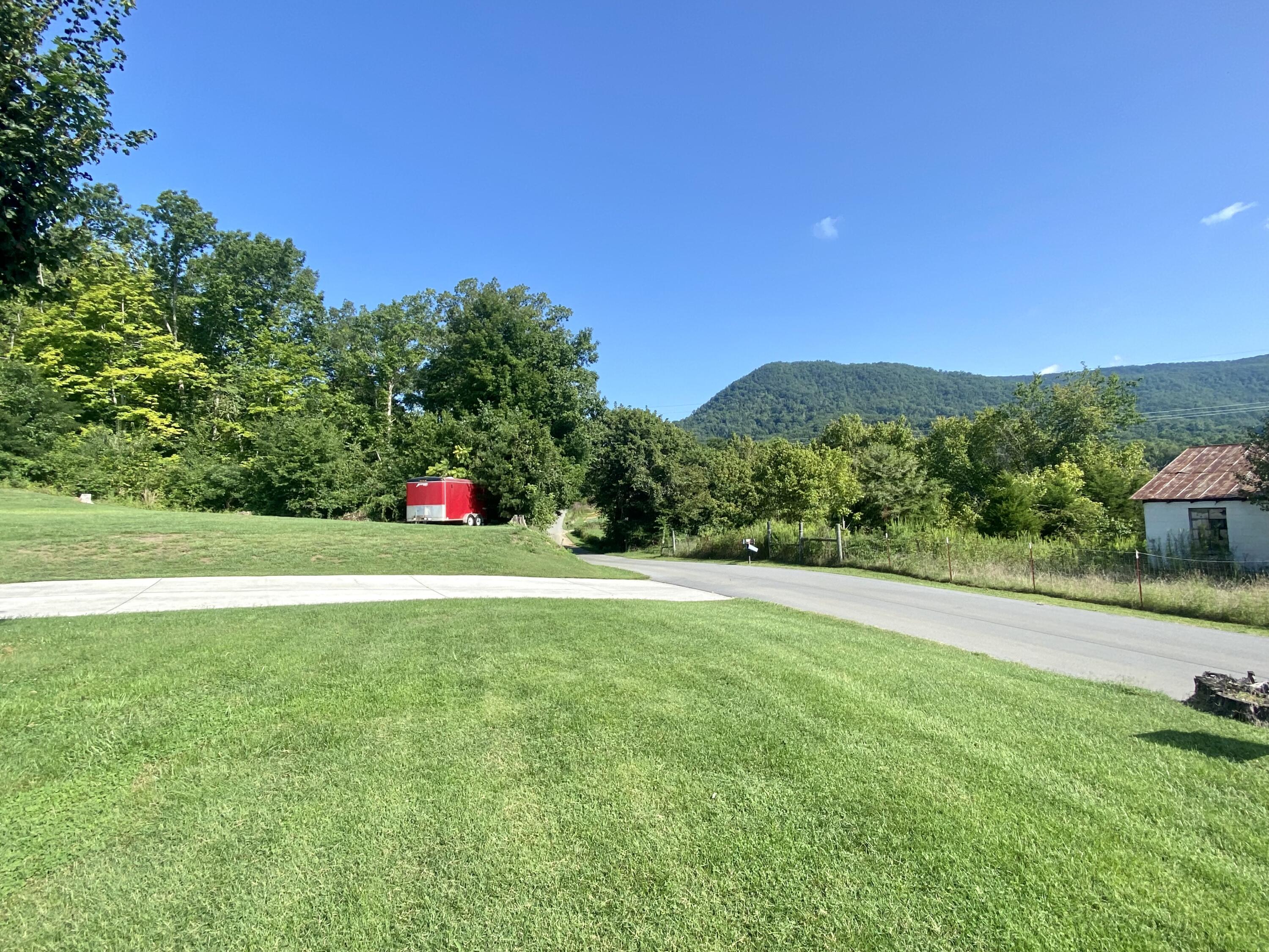 10848 Mountain Road Luttrell, TN 37779 - Photo 3 of 39 MOUNTAIN VIEWS