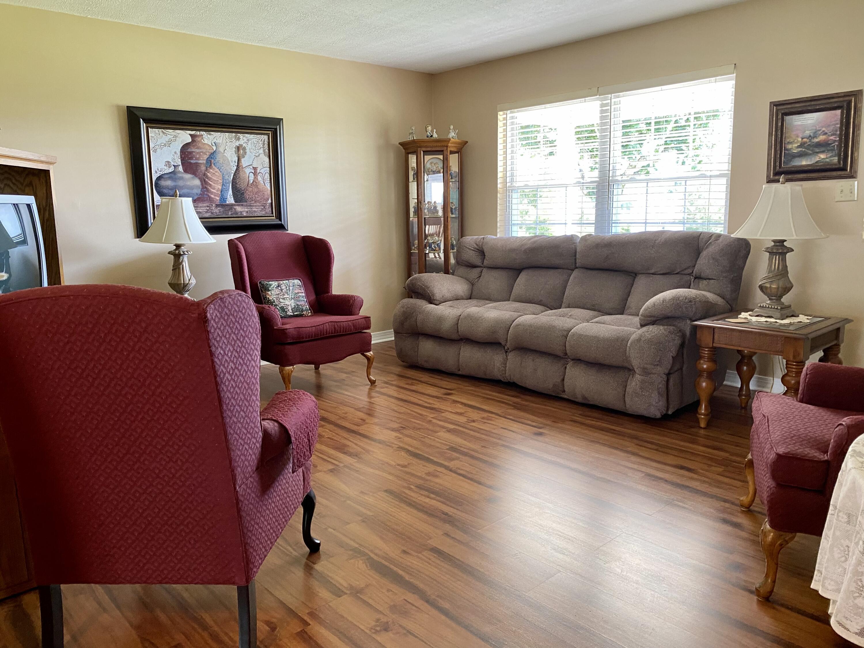 10848 Mountain Road Luttrell, TN 37779 - Photo 21 of 39 LIVING ROOM