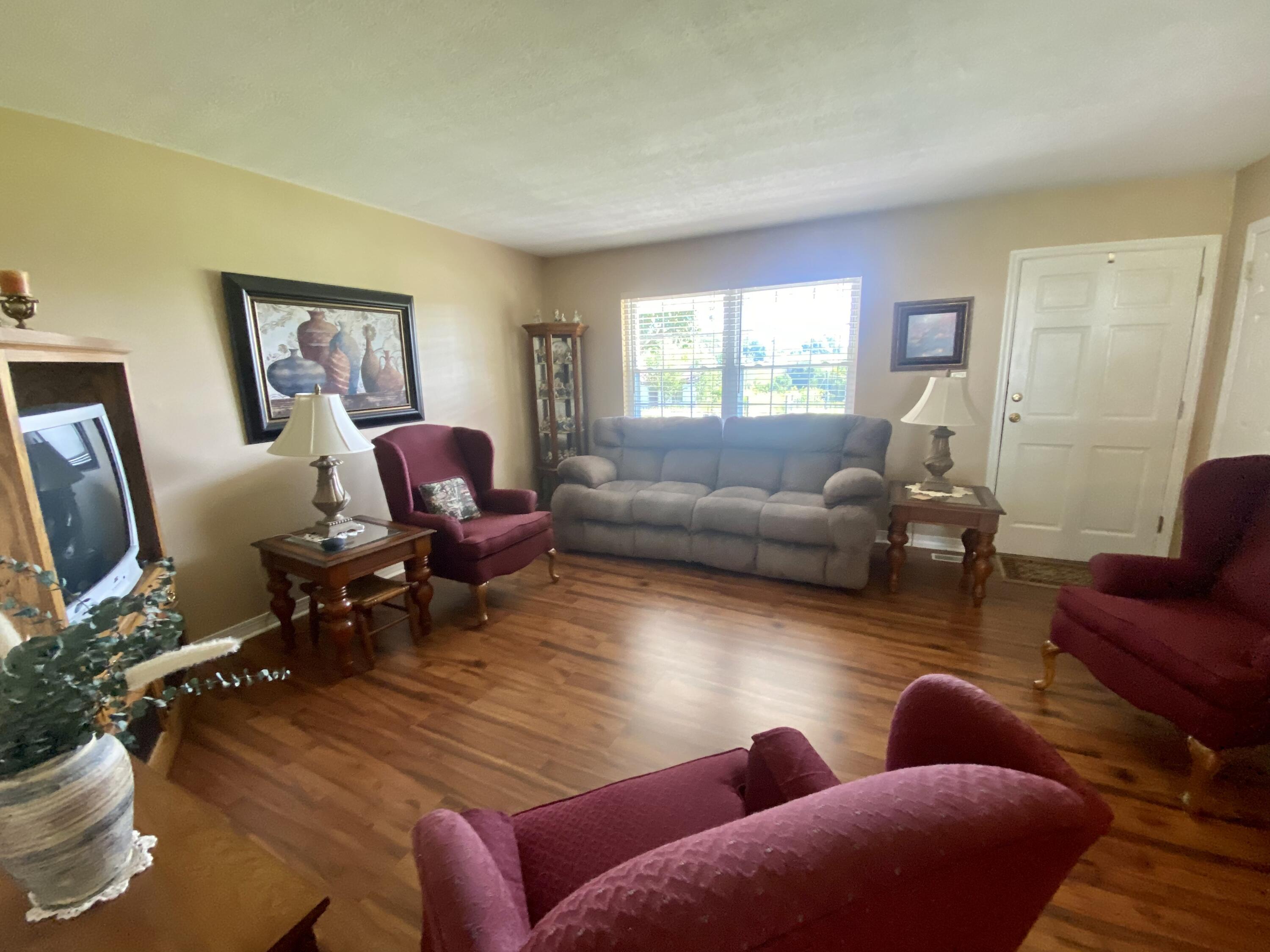 10848 Mountain Road Luttrell, TN 37779 - Photo 22 of 39 LIVING ROOM