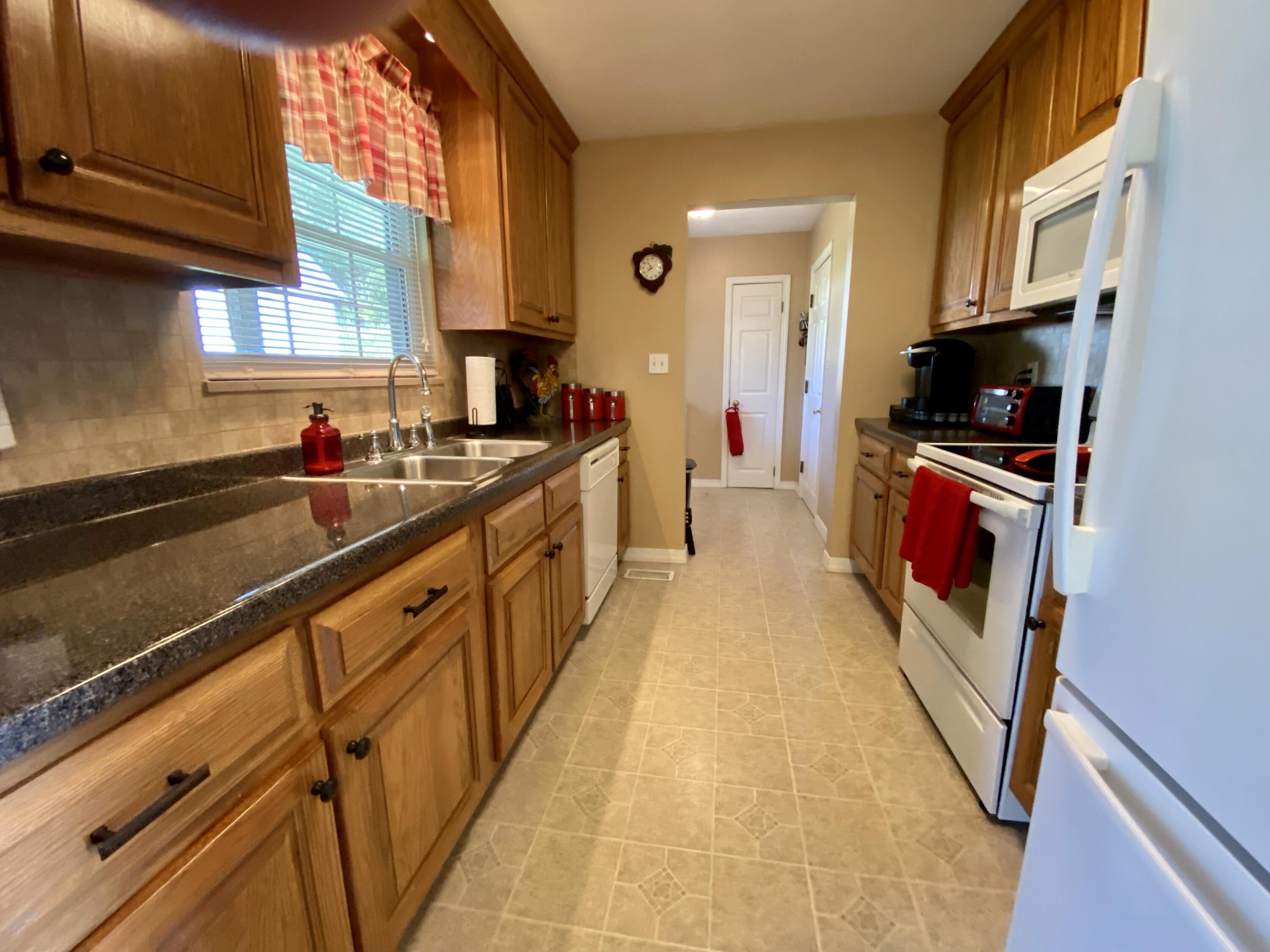 10848 Mountain Road Luttrell, TN 37779 - Photo 23 of 39 KITCHEN