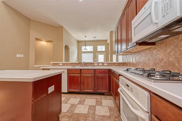 $2,000 | 18039 Parkwille Lane, Cypress, TX 77433