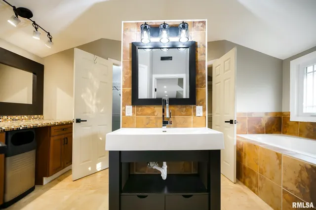 $479,900 | 9825 North Route 91, Peoria, IL 61614