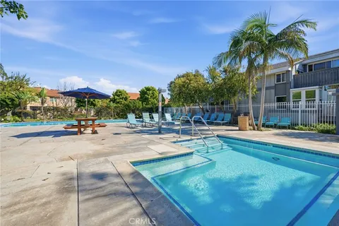 $2,200 | 16852 Pacific Coast Highway, Unit 104, Huntington Beach, CA 92649