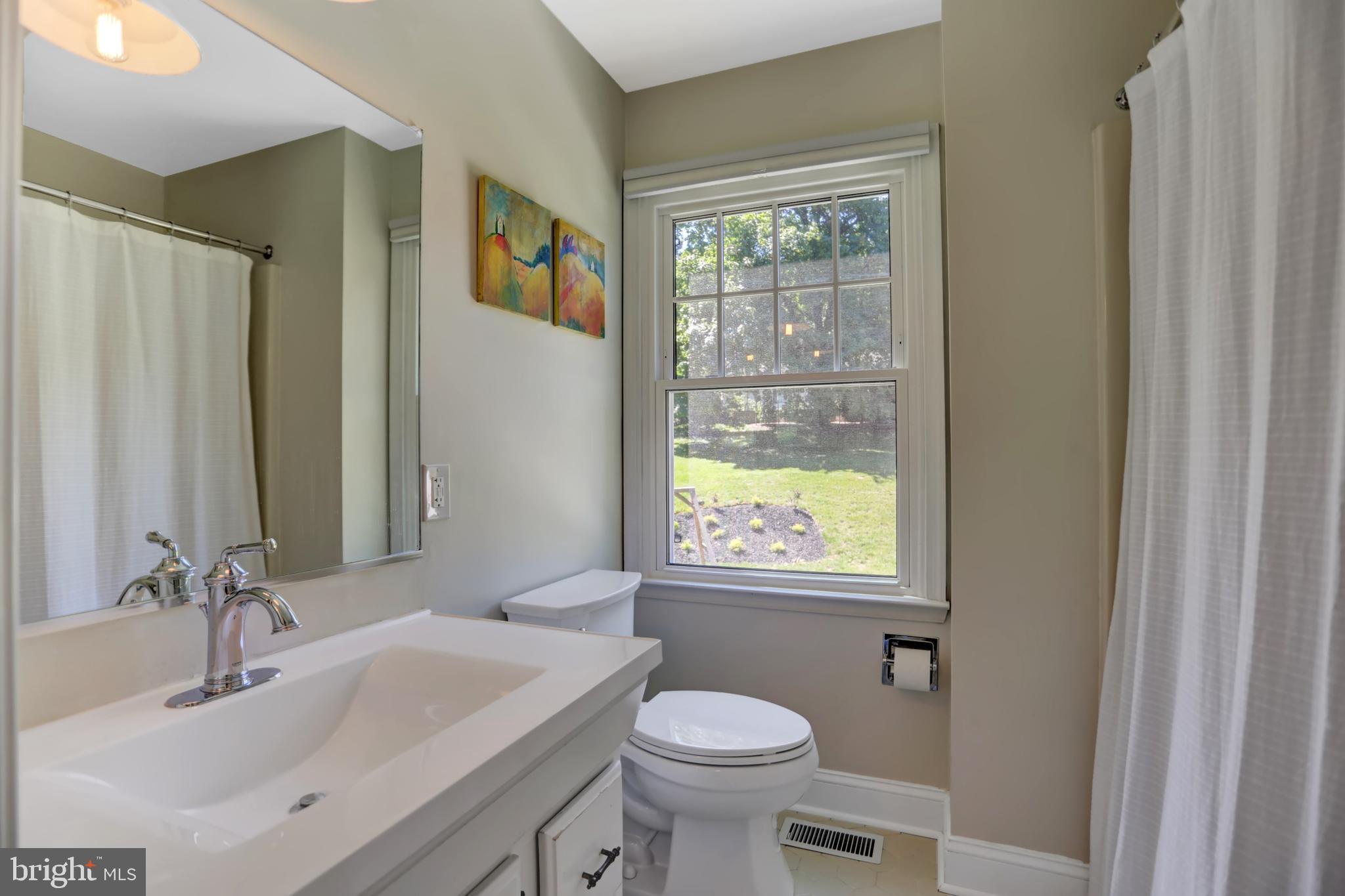 1813 Thornton Ridge Road Baltimore, MD 21204 - Photo 31 of 42 Hall Bath