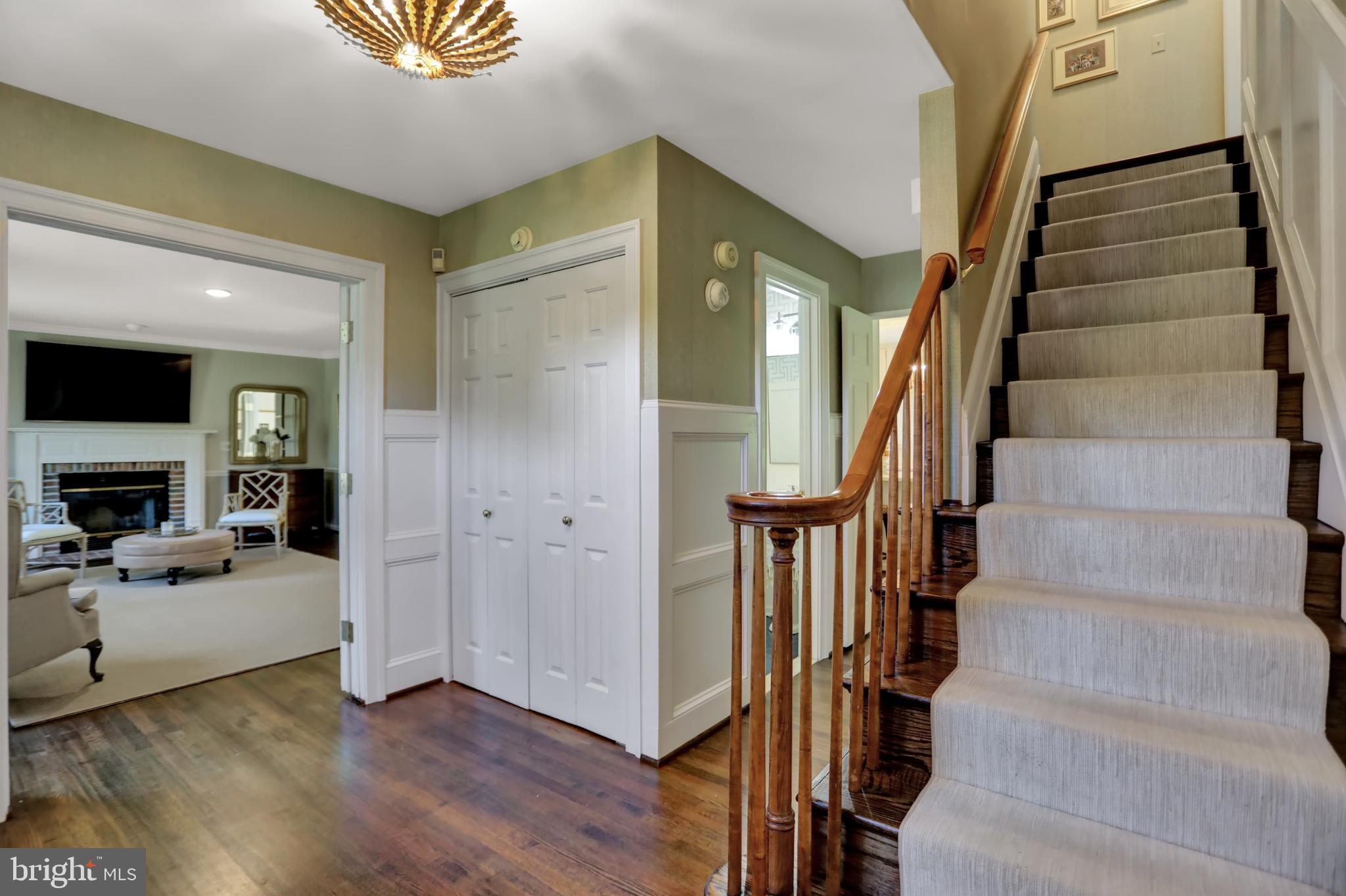1813 Thornton Ridge Road Baltimore, MD 21204 - Photo 5 of 42 Front Hall