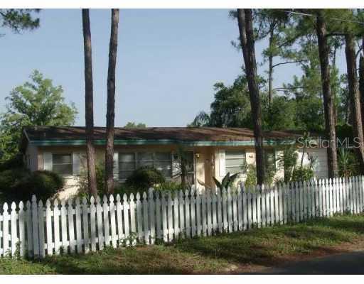 26 Madera Road DeBary, FL 32713 - Photo 1 of 1 a front view of a house with a garden