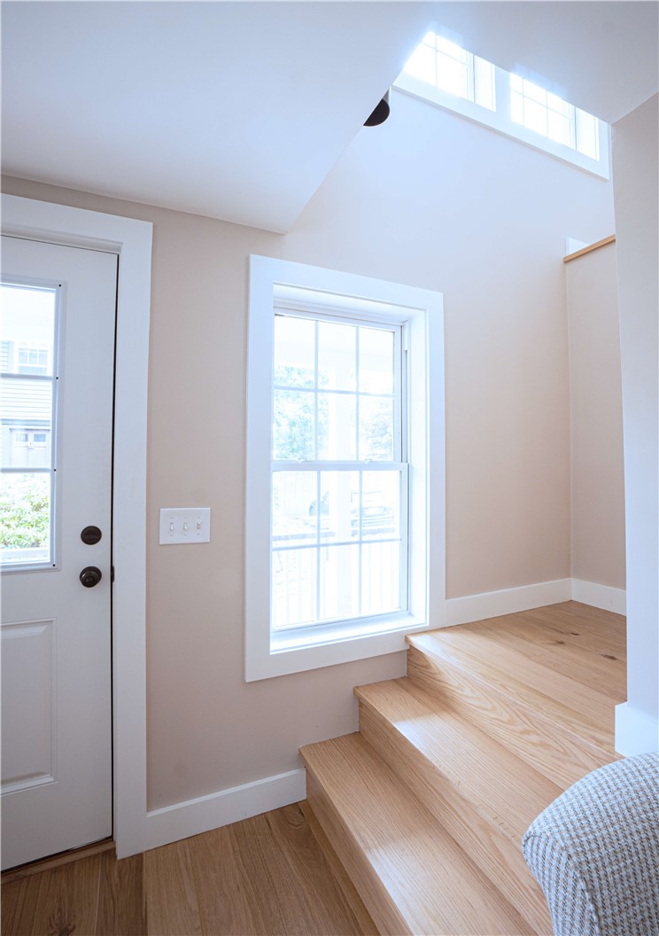 57 Callender Avenue Newport, RI 02840 - Photo 13 of 35