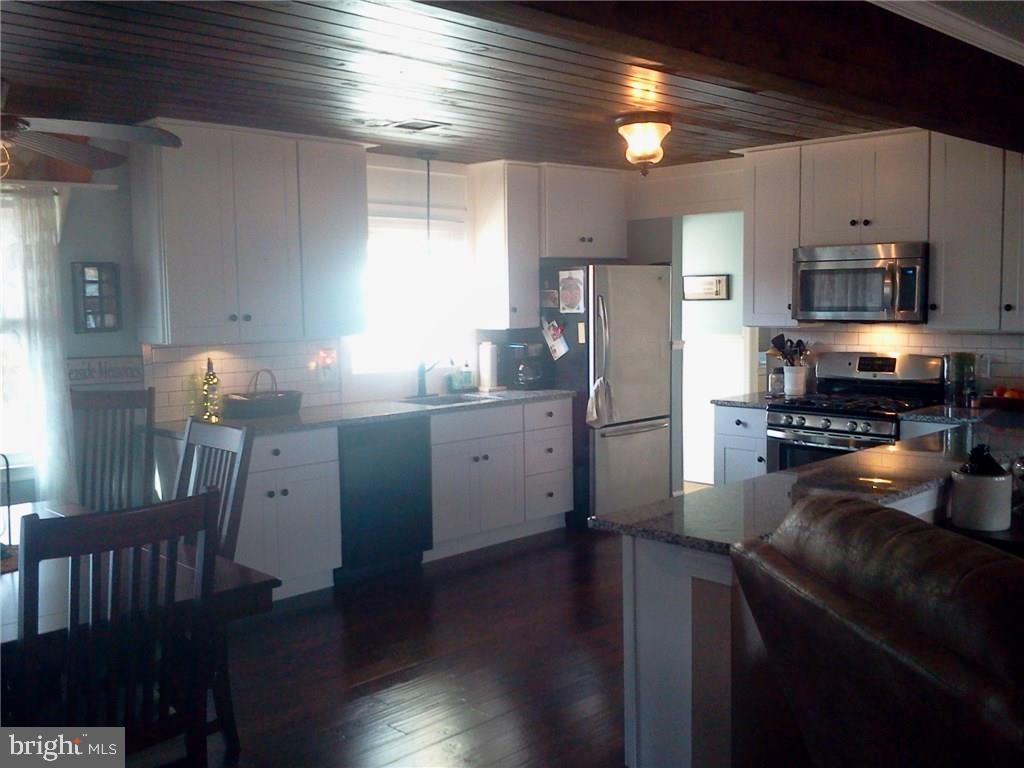243 Topside Road Manahawkin, NJ 08050 - Photo 4 of 34