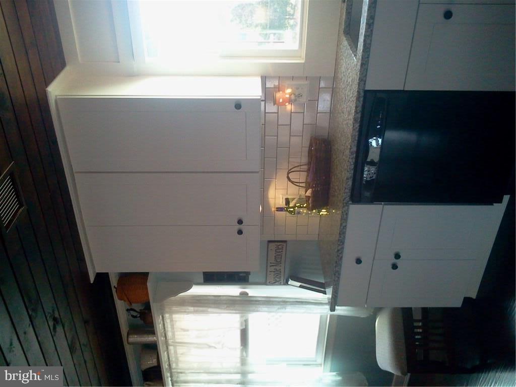 243 Topside Road Manahawkin, NJ 08050 - Photo 7 of 34