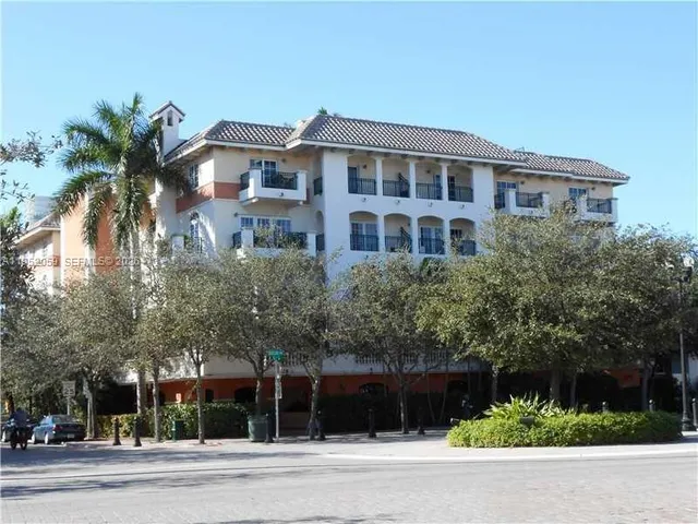 $900,000 | 300 Euclid Avenue, Unit 209, Miami Beach, FL 33139